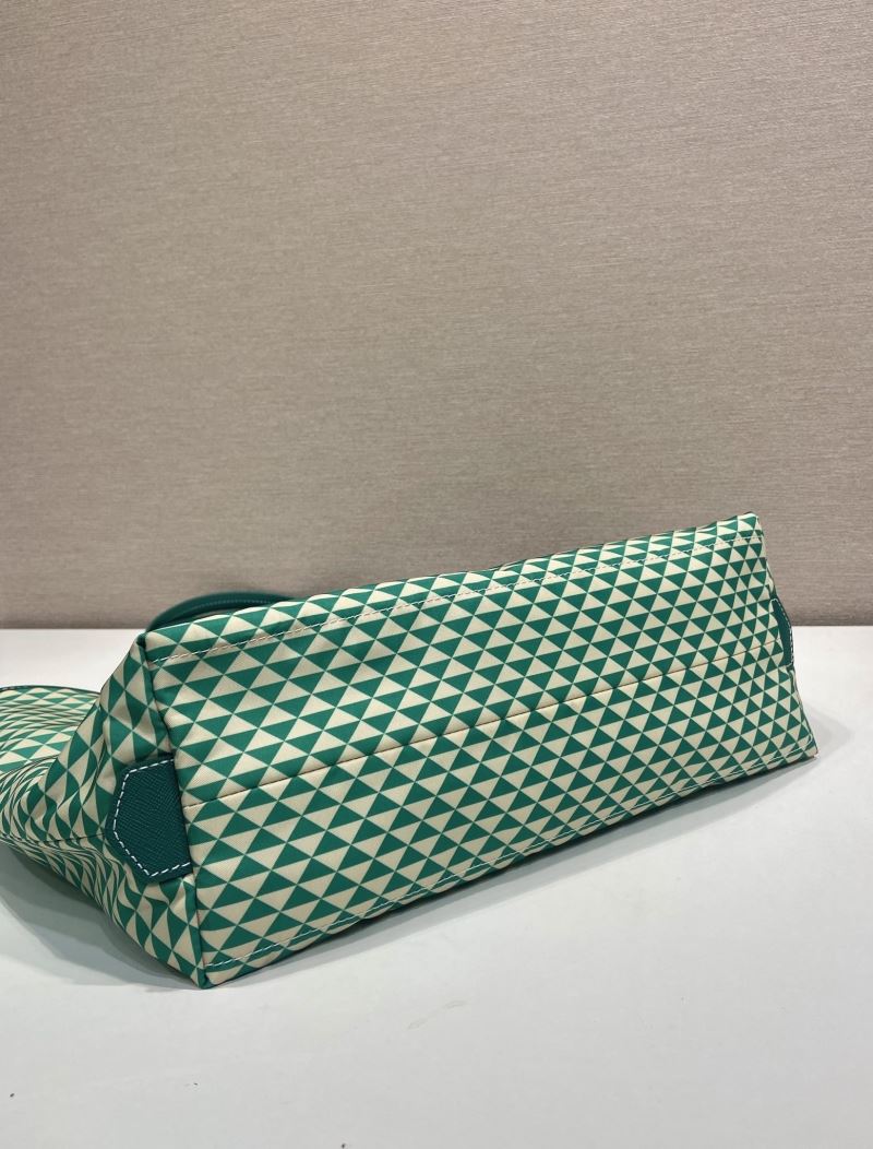 Pra*a tote bags